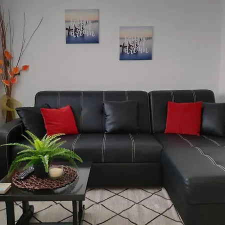Iris Apartment *